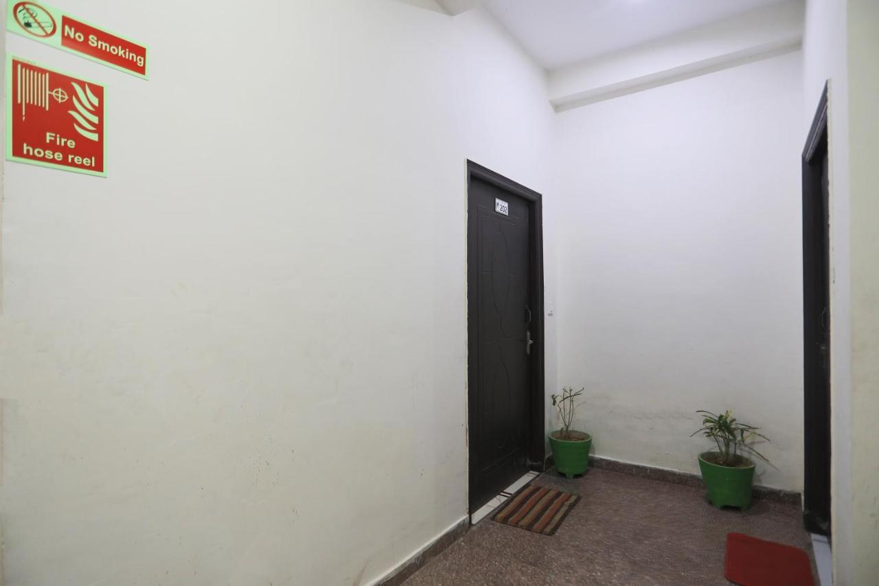 Oyo 15749 Vrinda Residency Hotel Vrindāvan Exterior foto