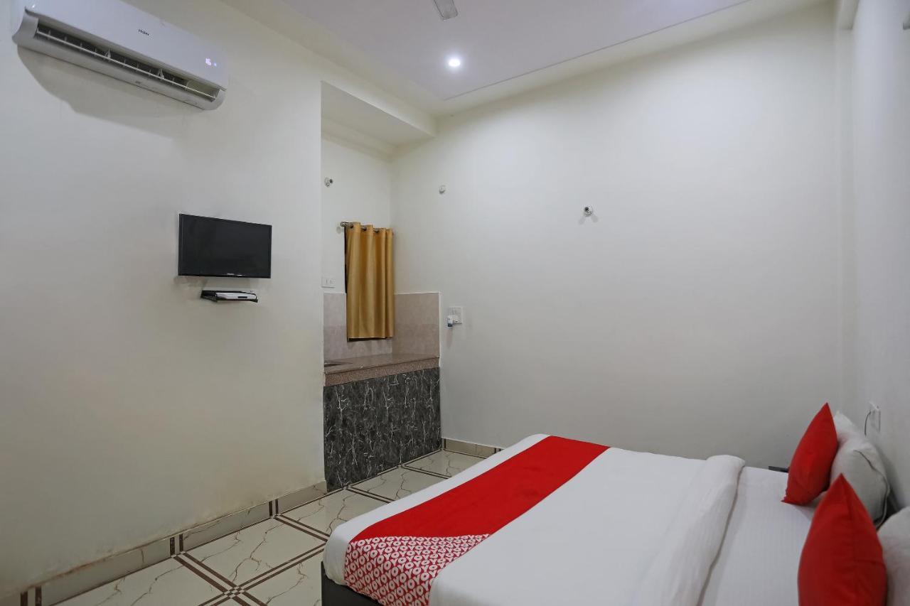 Oyo 15749 Vrinda Residency Hotel Vrindāvan Exterior foto