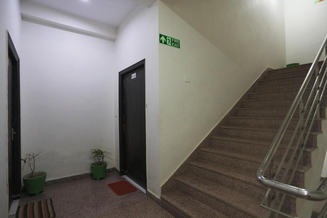 Oyo 15749 Vrinda Residency Hotel Vrindāvan Exterior foto