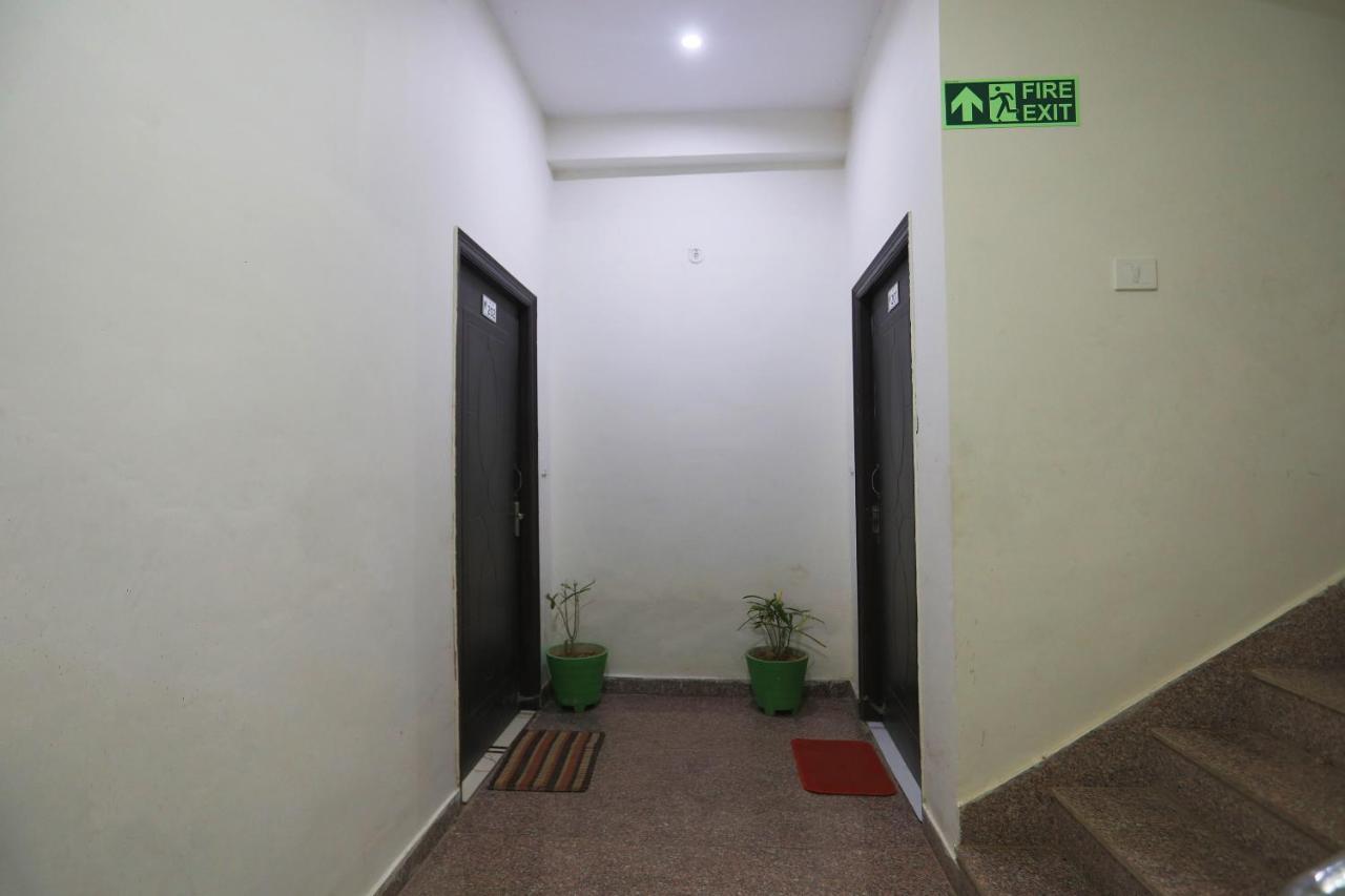 Oyo 15749 Vrinda Residency Hotel Vrindāvan Exterior foto
