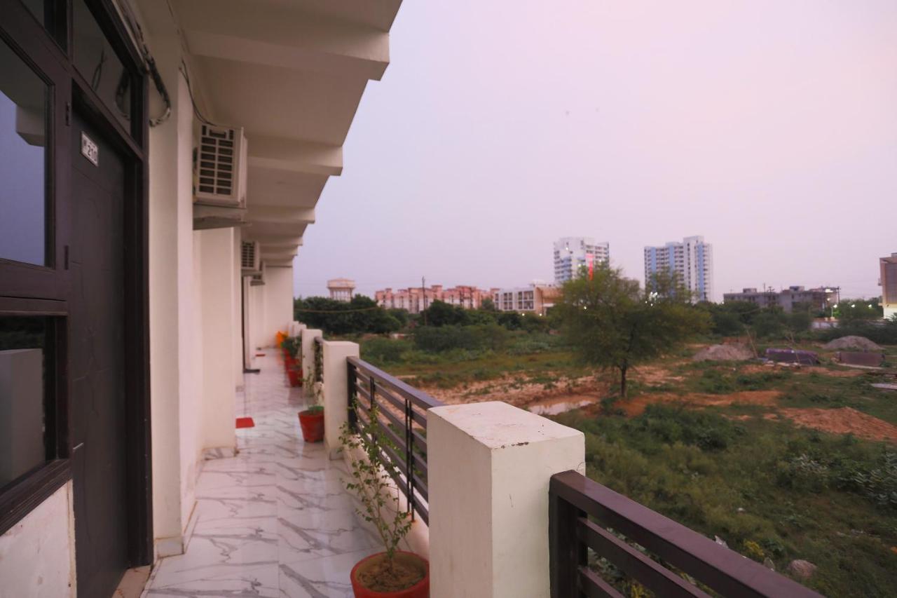 Oyo 15749 Vrinda Residency Hotel Vrindāvan Exterior foto