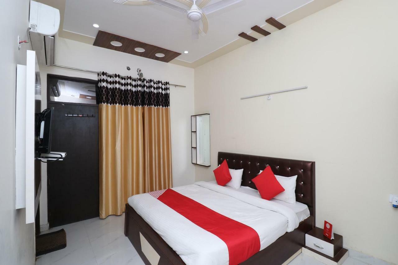 Oyo 15749 Vrinda Residency Hotel Vrindāvan Exterior foto