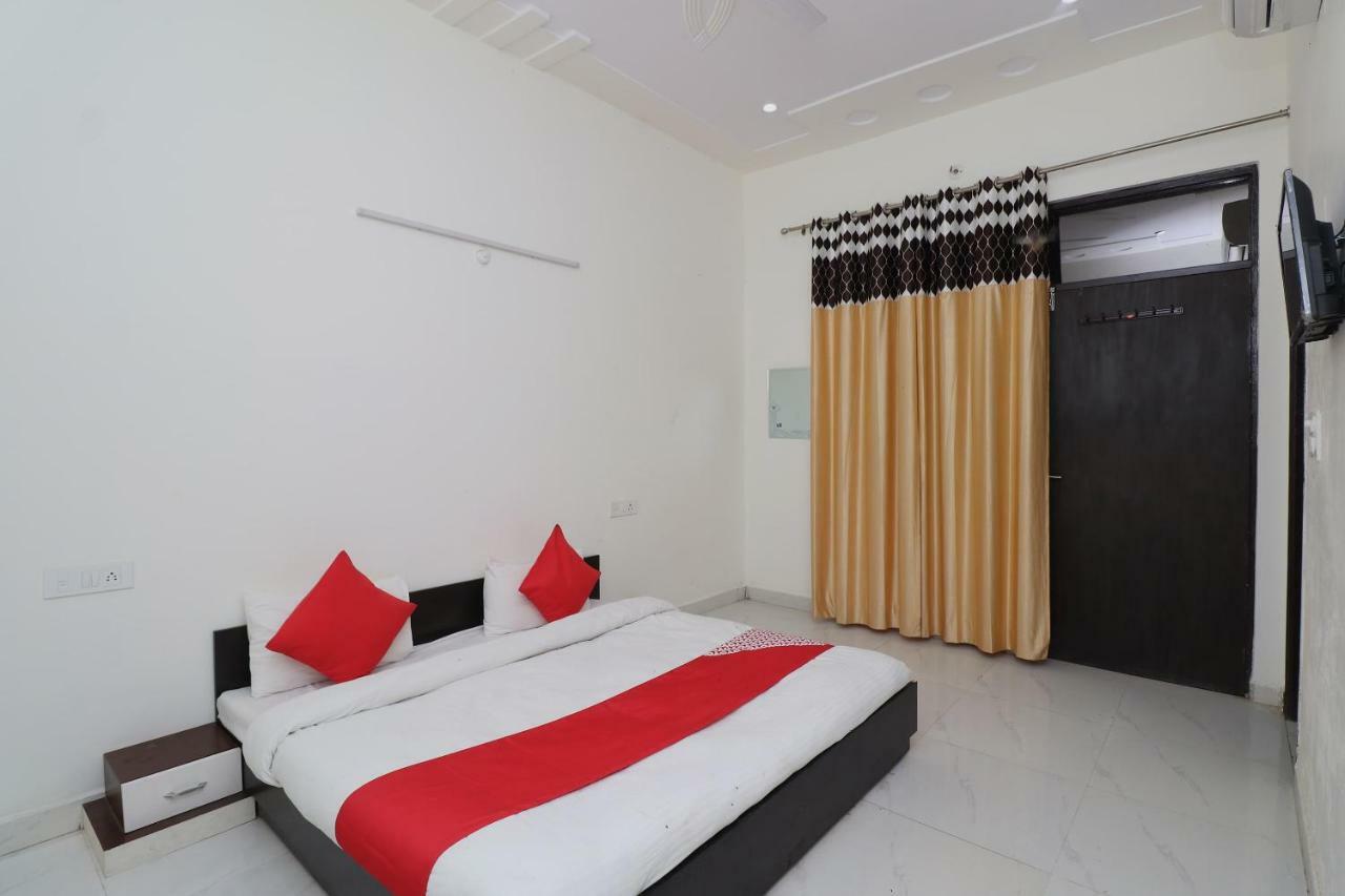 Oyo 15749 Vrinda Residency Hotel Vrindāvan Exterior foto