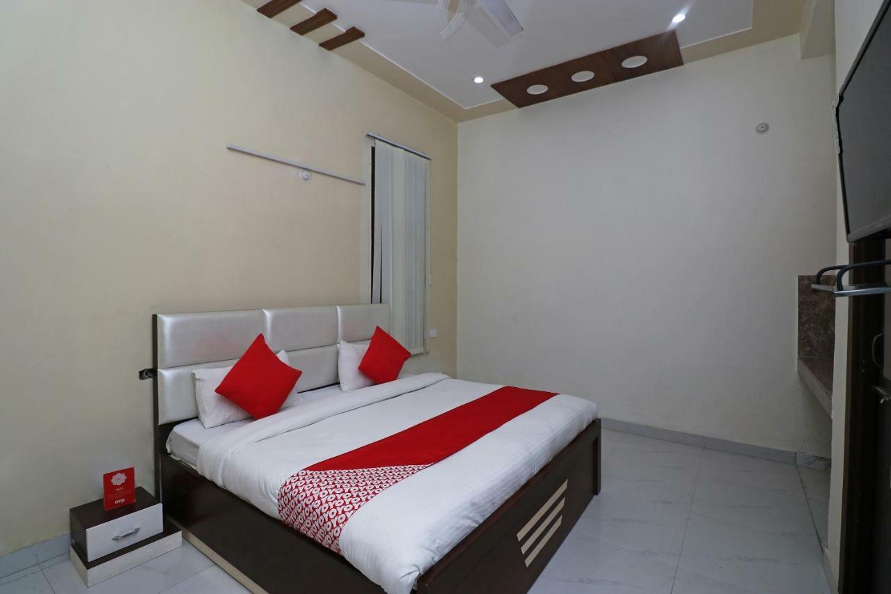 Oyo 15749 Vrinda Residency Hotel Vrindāvan Exterior foto
