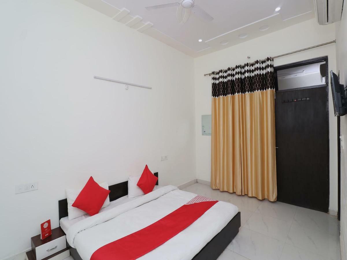 Oyo 15749 Vrinda Residency Hotel Vrindāvan Exterior foto