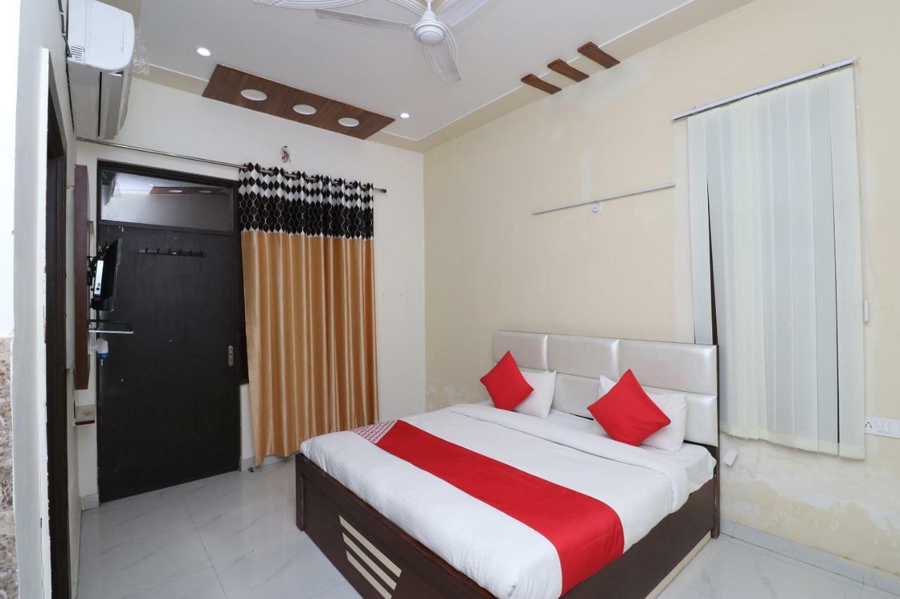 Oyo 15749 Vrinda Residency Hotel Vrindāvan Exterior foto