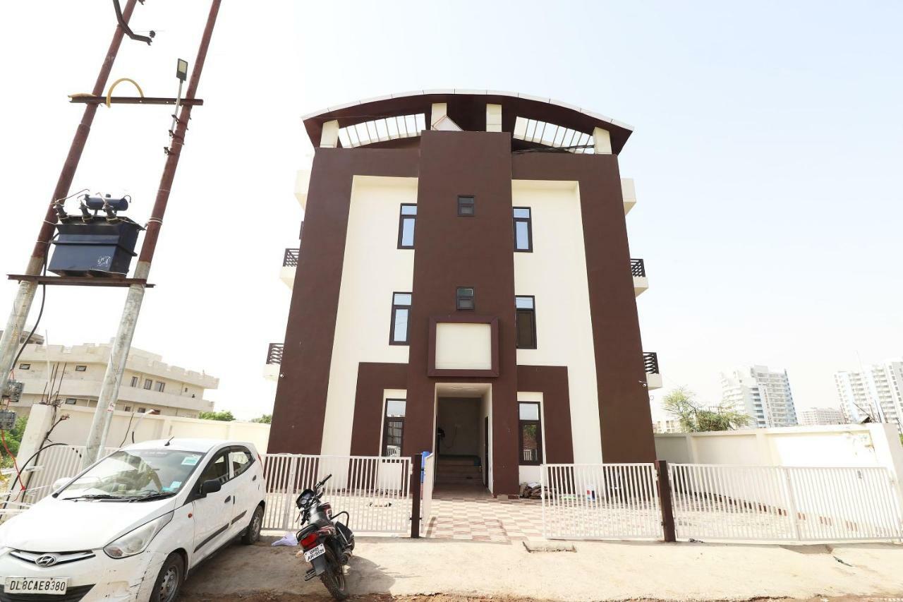 Oyo 15749 Vrinda Residency Hotel Vrindāvan Exterior foto